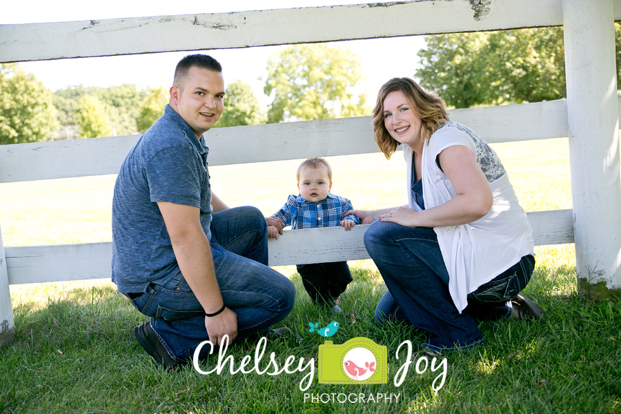 A country themed family session at the Danada Equestrian Center in Wheaton. 