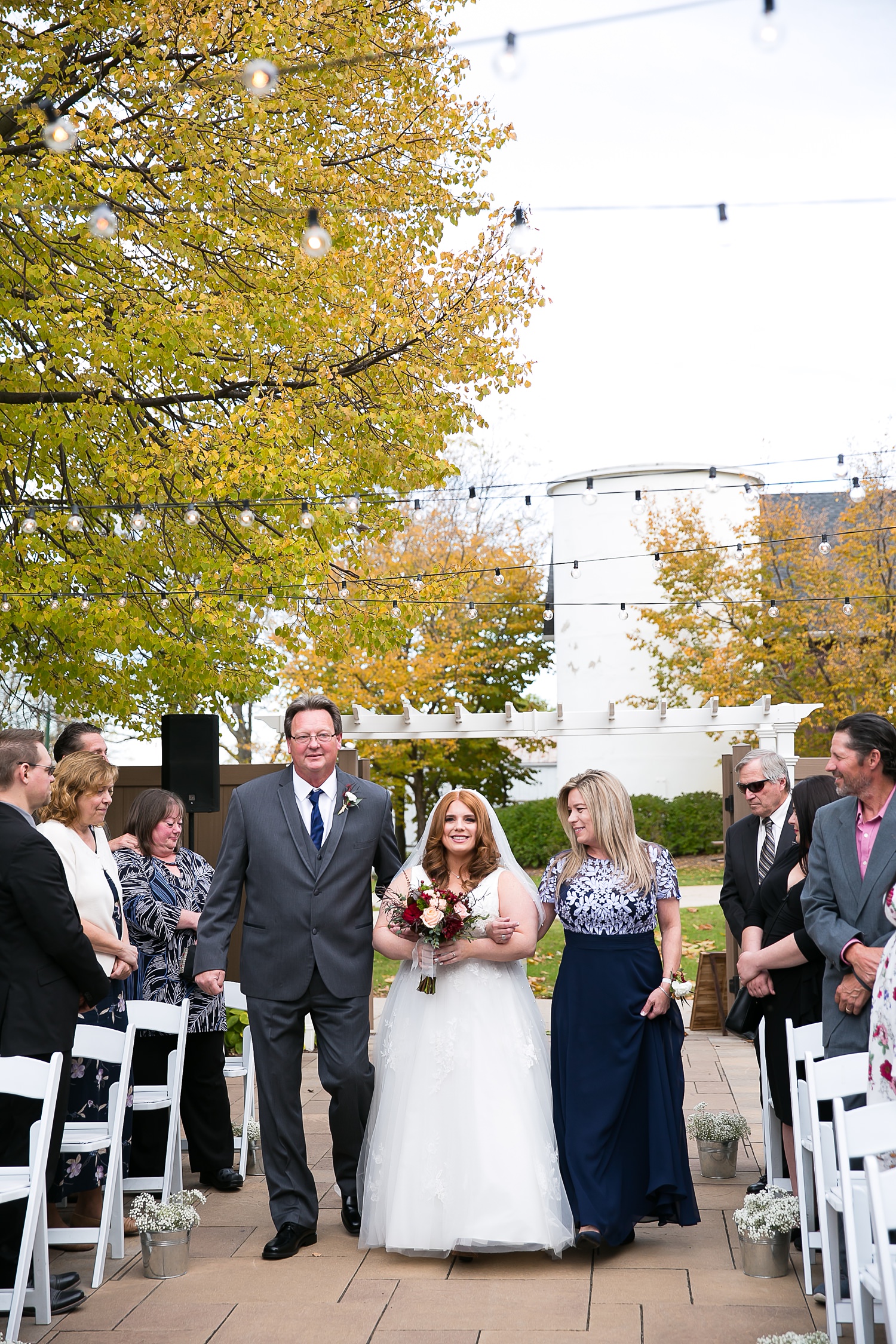 Outdoor ceremony at Hoosier Grove Barn in Streamwood