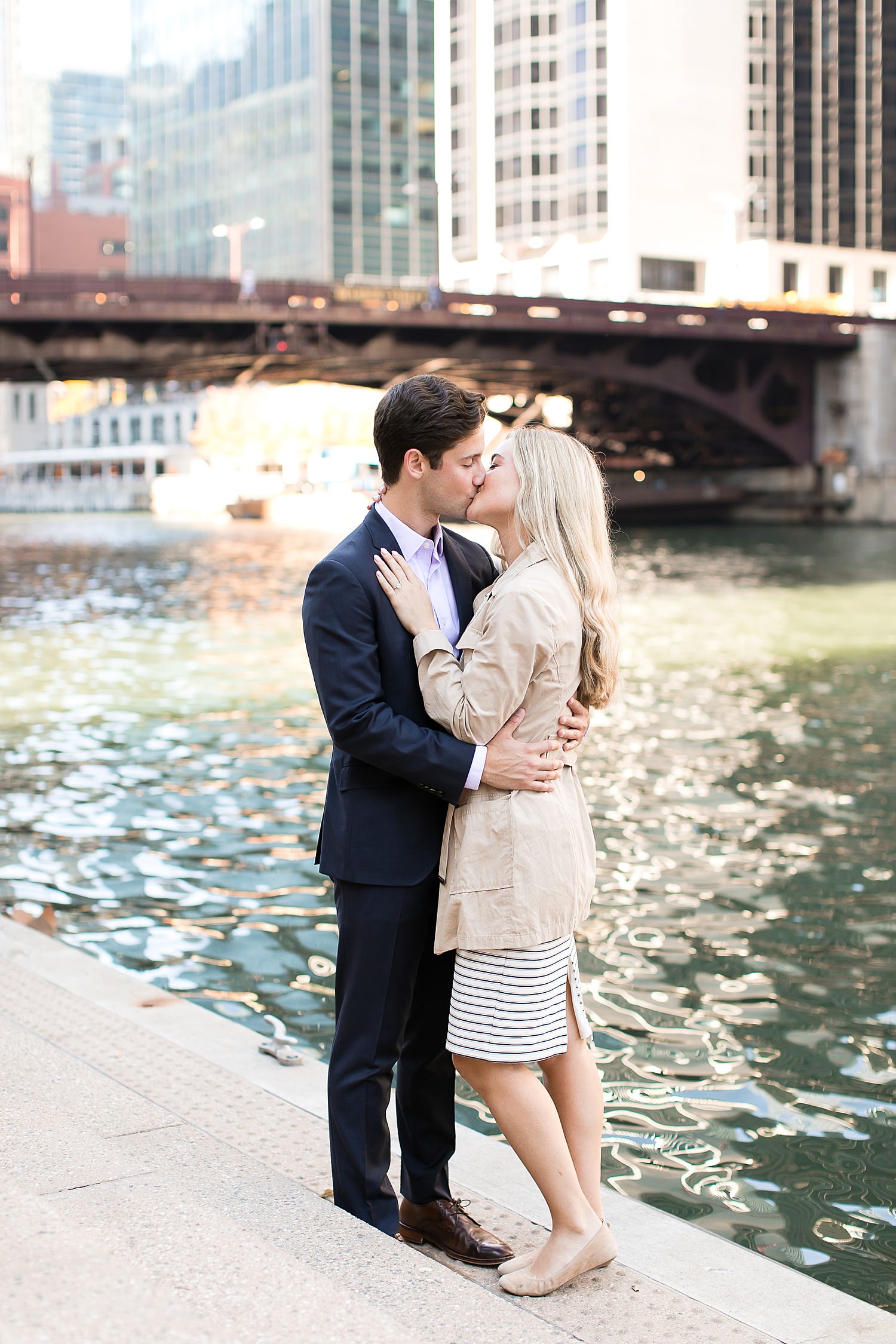 Couple kisses by the riverwalk in Chicago.