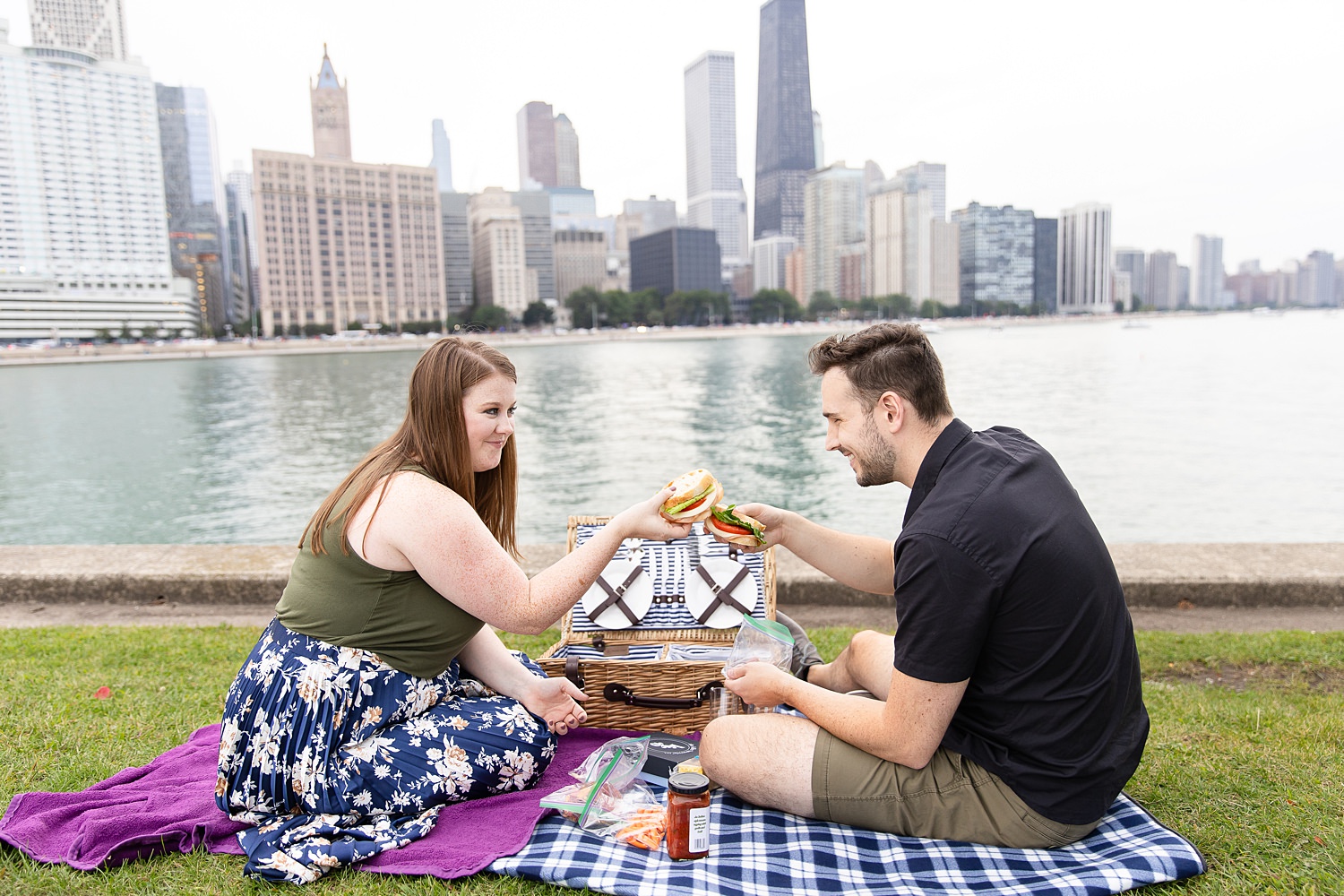 Couple has picnic in Chicago in Milton Lee Olive Park.